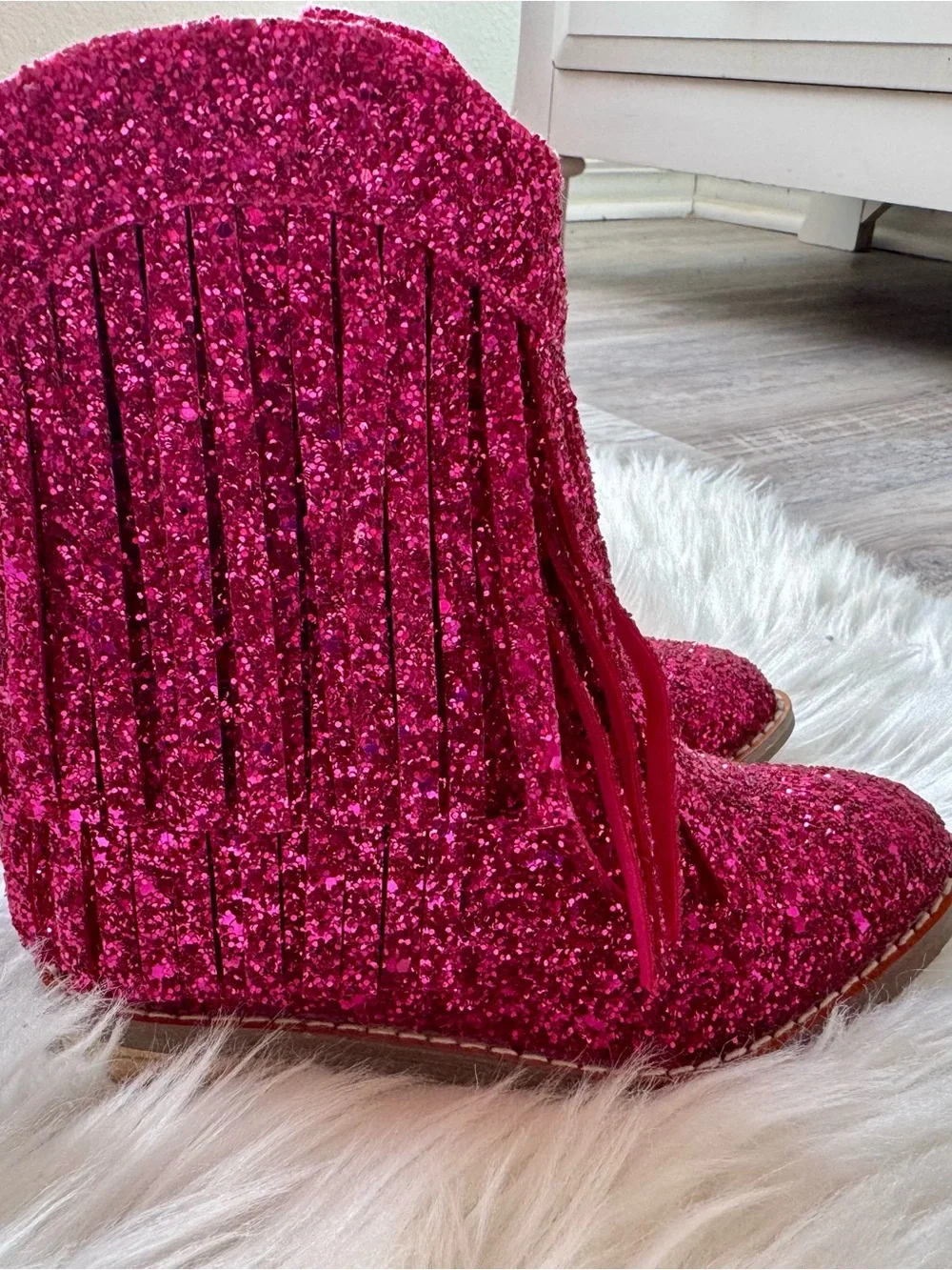 Toddler girls (size 8) hot pink glitter fringe fashion  boots - Bums & Roses
